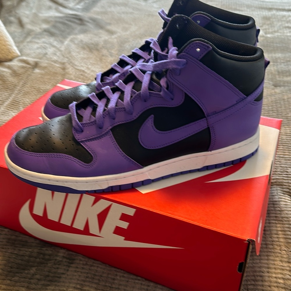 Nike Dunk High size 13.  Worn twice